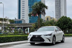 Lexus ES250 Sự Kết Hợp Hoàn Hảo Đối Lập Xong Hành